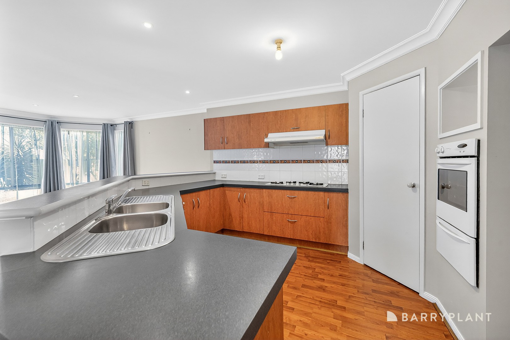 4 Sabre Place, Point Cook, VIC 3030, Point Cook - Thumbnail 4