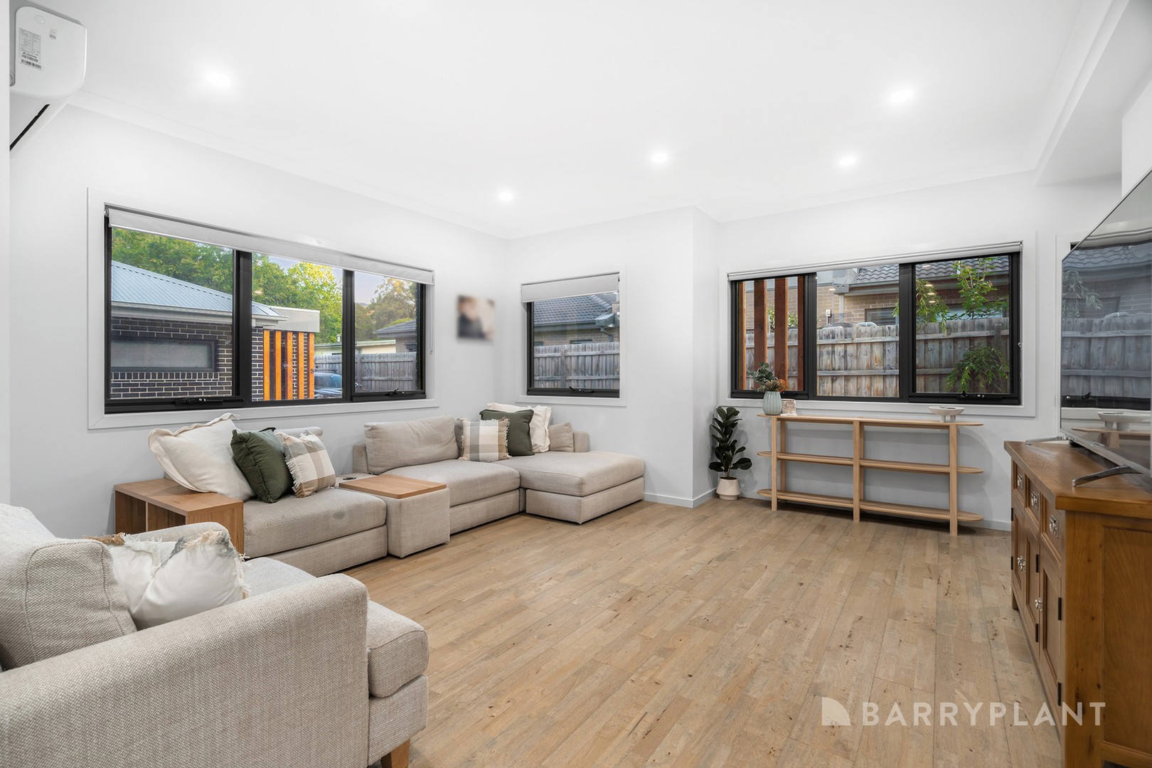 4 Sage Close, Kilsyth, VIC 3137 - Thumbnail 2 - 04/12/2025