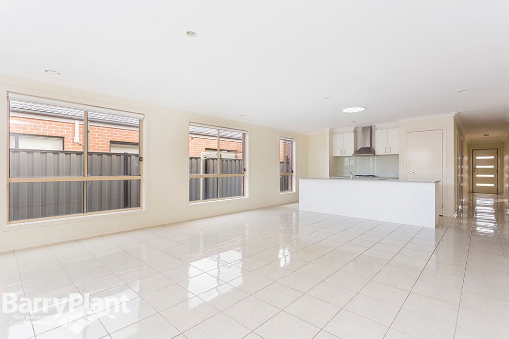 4 Sandra Court, Point Cook, VIC 3030, Point Cook - Thumbnail 3