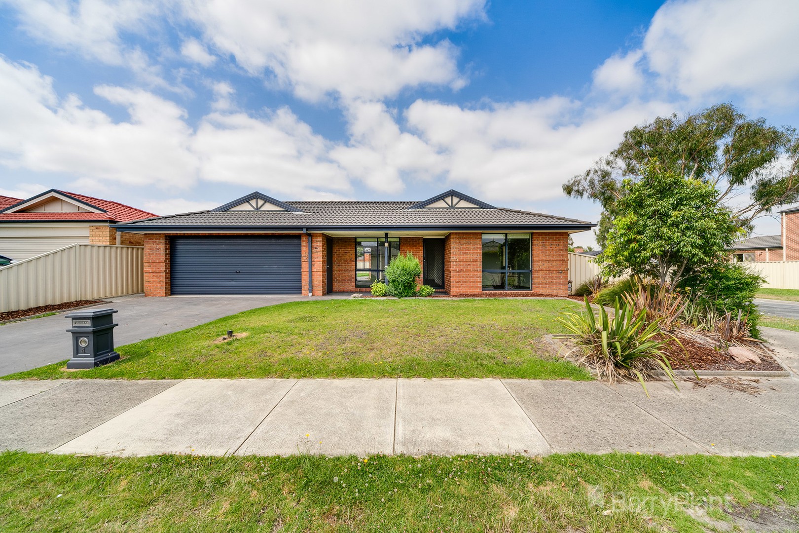4 Sapphire Crescent, Pakenham, VIC 3810, Pakenham - Thumbnail 2