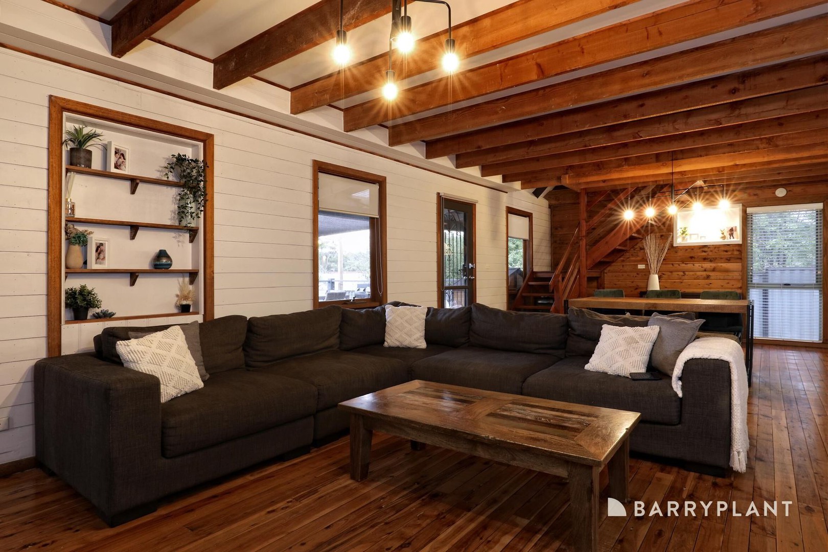 4 Seaview Road, Cockatoo, VIC 3781 - Thumbnail 2 - 12/02/2025