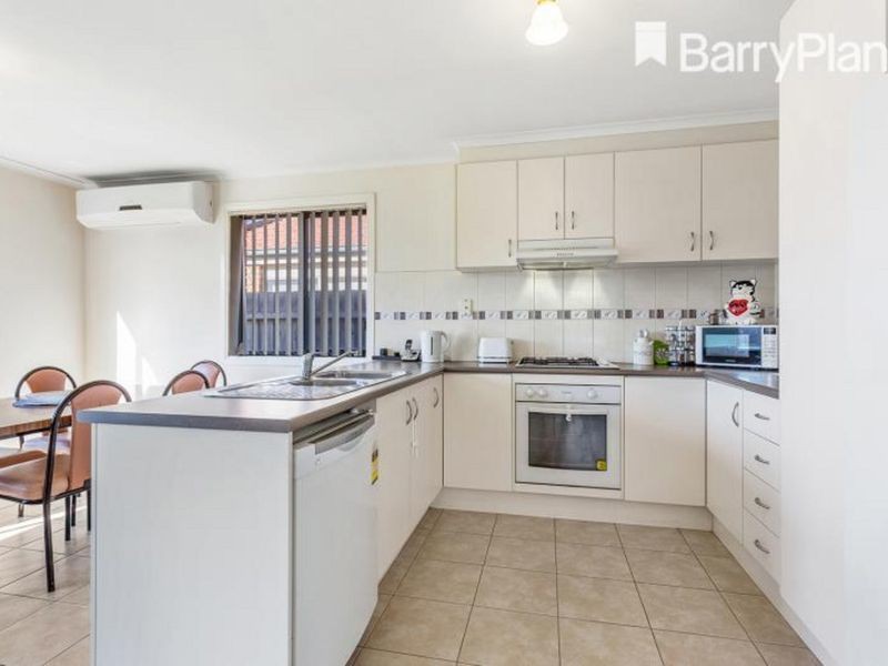 4 Sir Thomas Drive, Pakenham, VIC 3810, Pakenham - Thumbnail 3