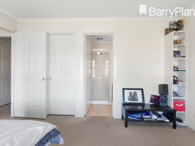 4 Sir Thomas Drive, Pakenham, VIC 3810, Pakenham - Thumbnail 4