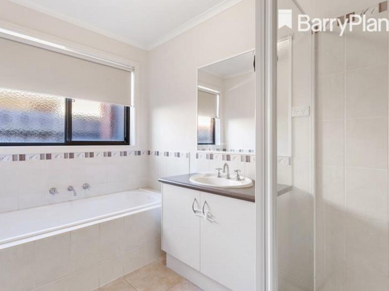 4 Sir Thomas Drive, Pakenham, VIC 3810, Pakenham - Thumbnail 6