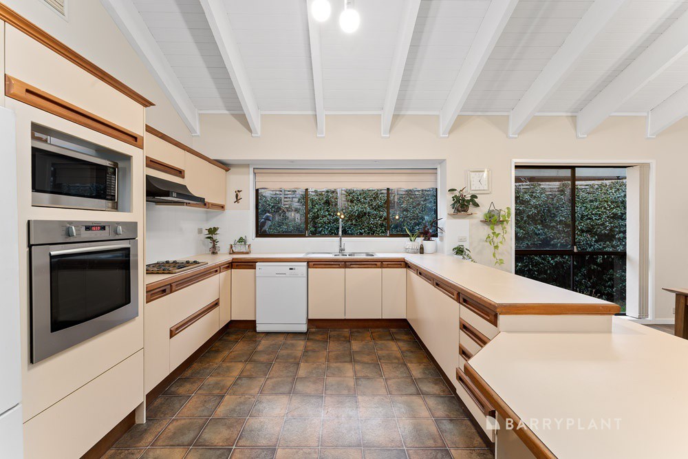4 Southwood Close, Wantirna, VIC 3152, Wantirna - Thumbnail 3