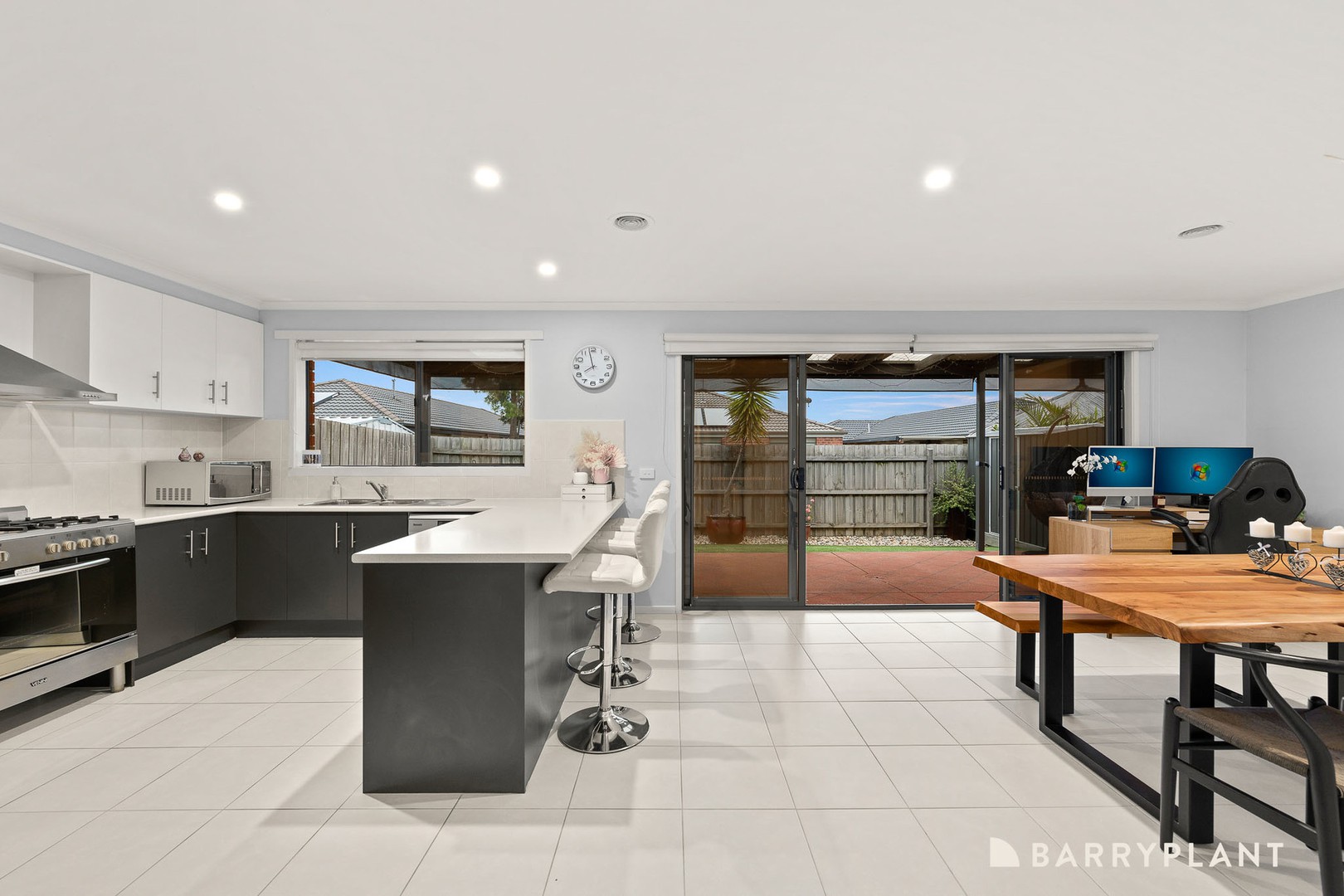 4 Spinebill Court, Pakenham, VIC 3810, Pakenham - Thumbnail 2