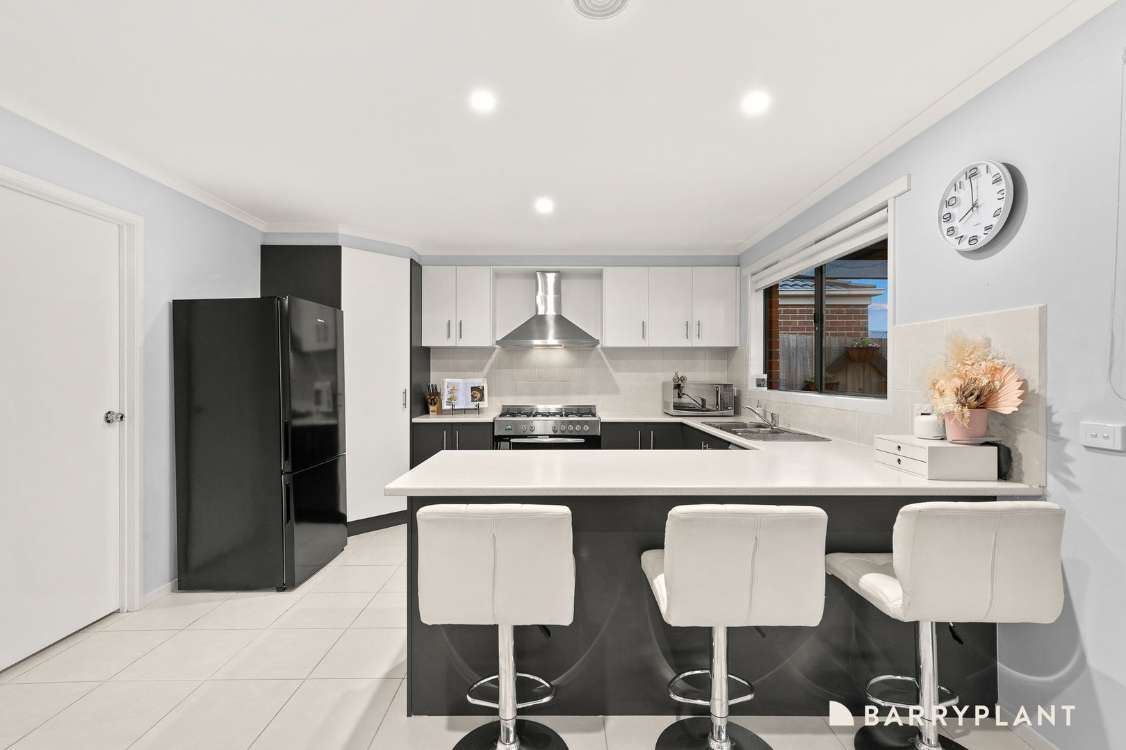 4 Spinebill Court, Pakenham, VIC 3810, Pakenham - Thumbnail 3