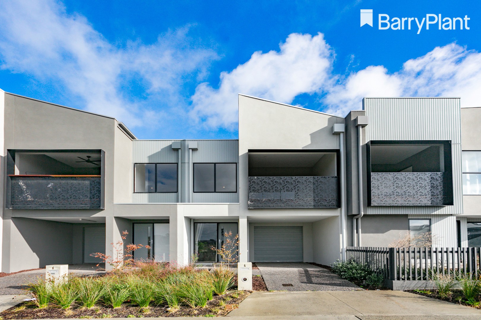 4 Spotted Gum Close, Clyde North, VIC 3978, Clyde - Thumbnail 2