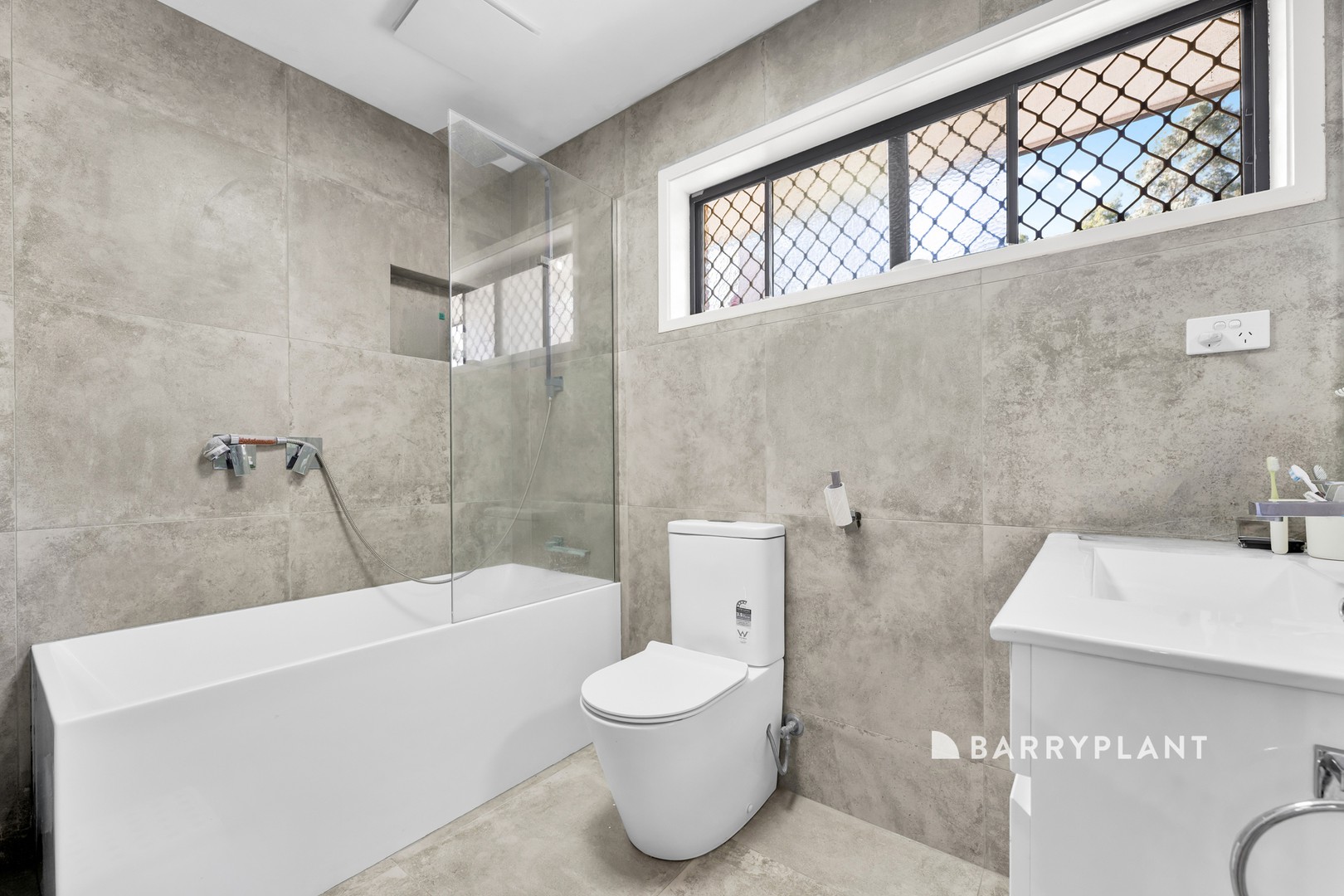 4 Stanton Close, Narre Warren South, VIC 3805 - Thumbnail 2 - 28/04/2026