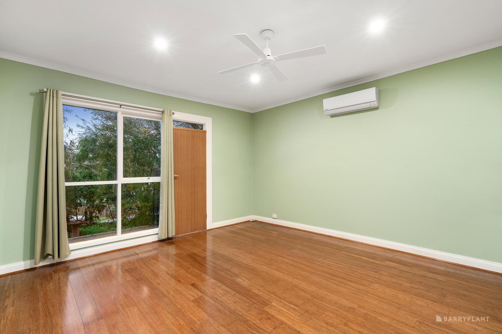 4 Steven Street, Hurstbridge, VIC 3099, Hurstbridge - Thumbnail 2