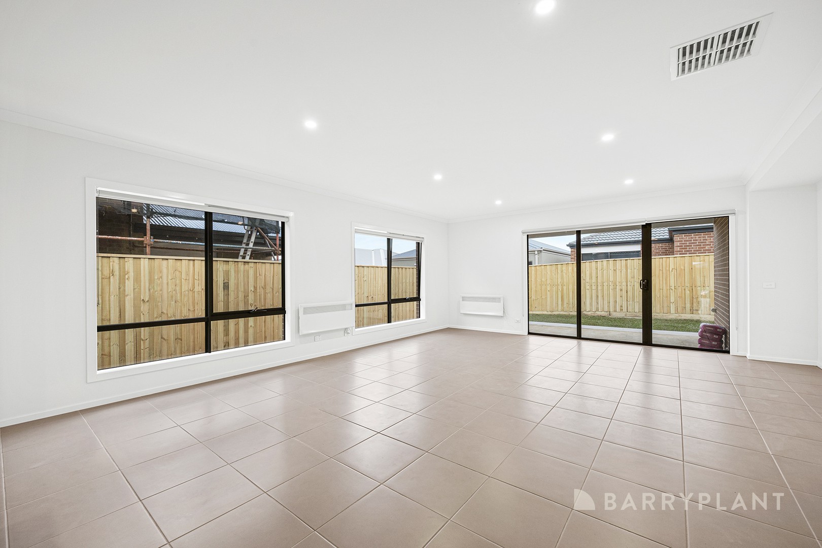 4 Topiary Street, Pakenham, VIC 3810, Pakenham - Thumbnail 3