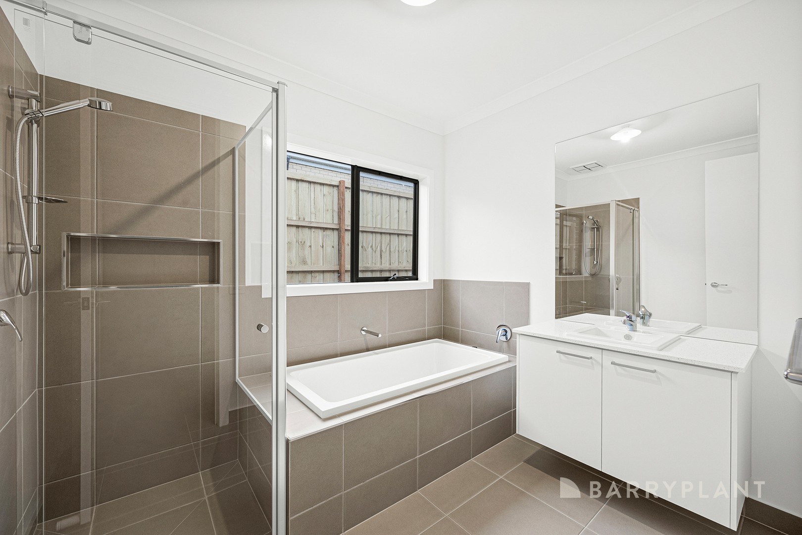 4 Topiary Street, Pakenham, VIC 3810, Pakenham - Thumbnail 6