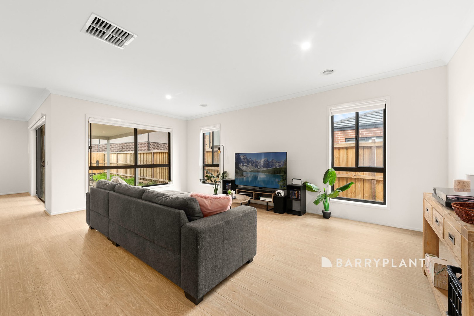 4 Undara Road, Clyde North, VIC 3978, Clyde North - Thumbnail 6