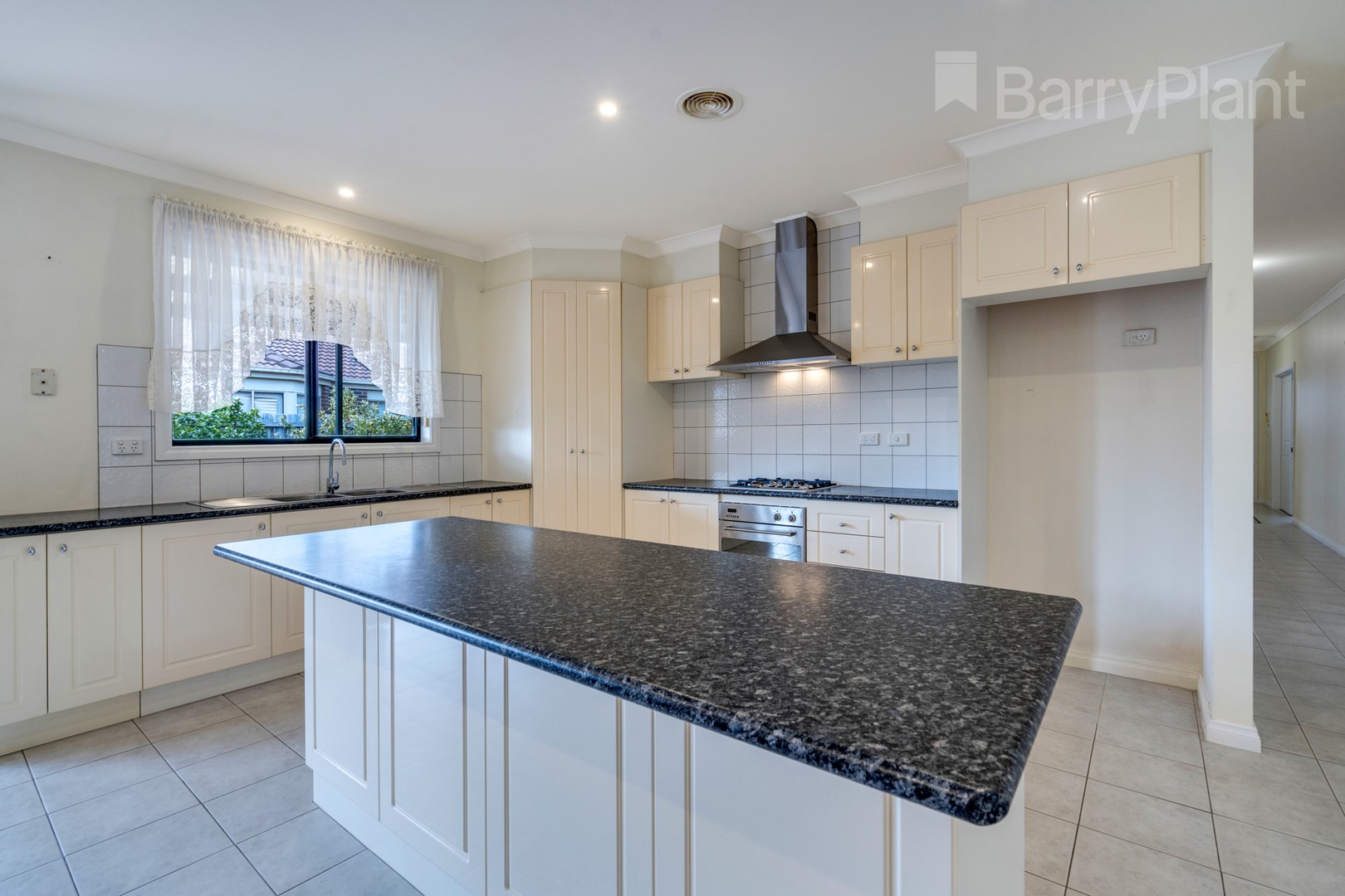 4 University Drive, Taylors Hill, VIC 3037 - Thumbnail 2 - 06/09/2023