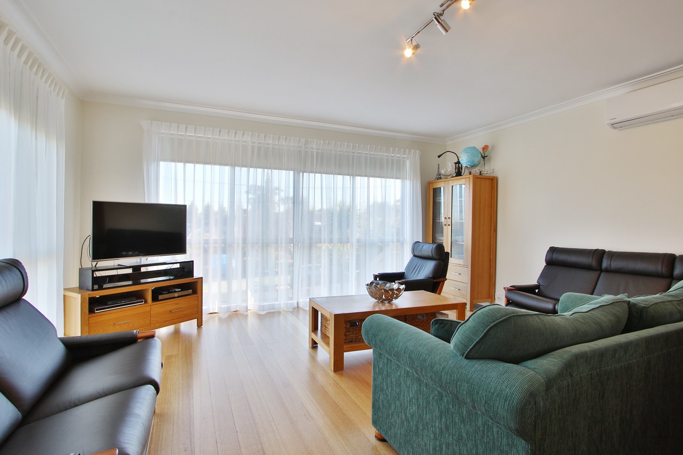 4 Uxbridge Avenue, Doncaster, VIC 3108, Doncaster - Thumbnail 2