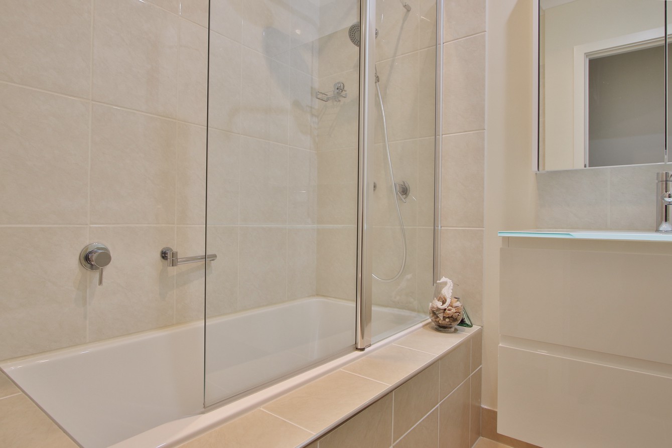 4 Uxbridge Avenue, Doncaster, VIC 3108, Doncaster - Thumbnail 5