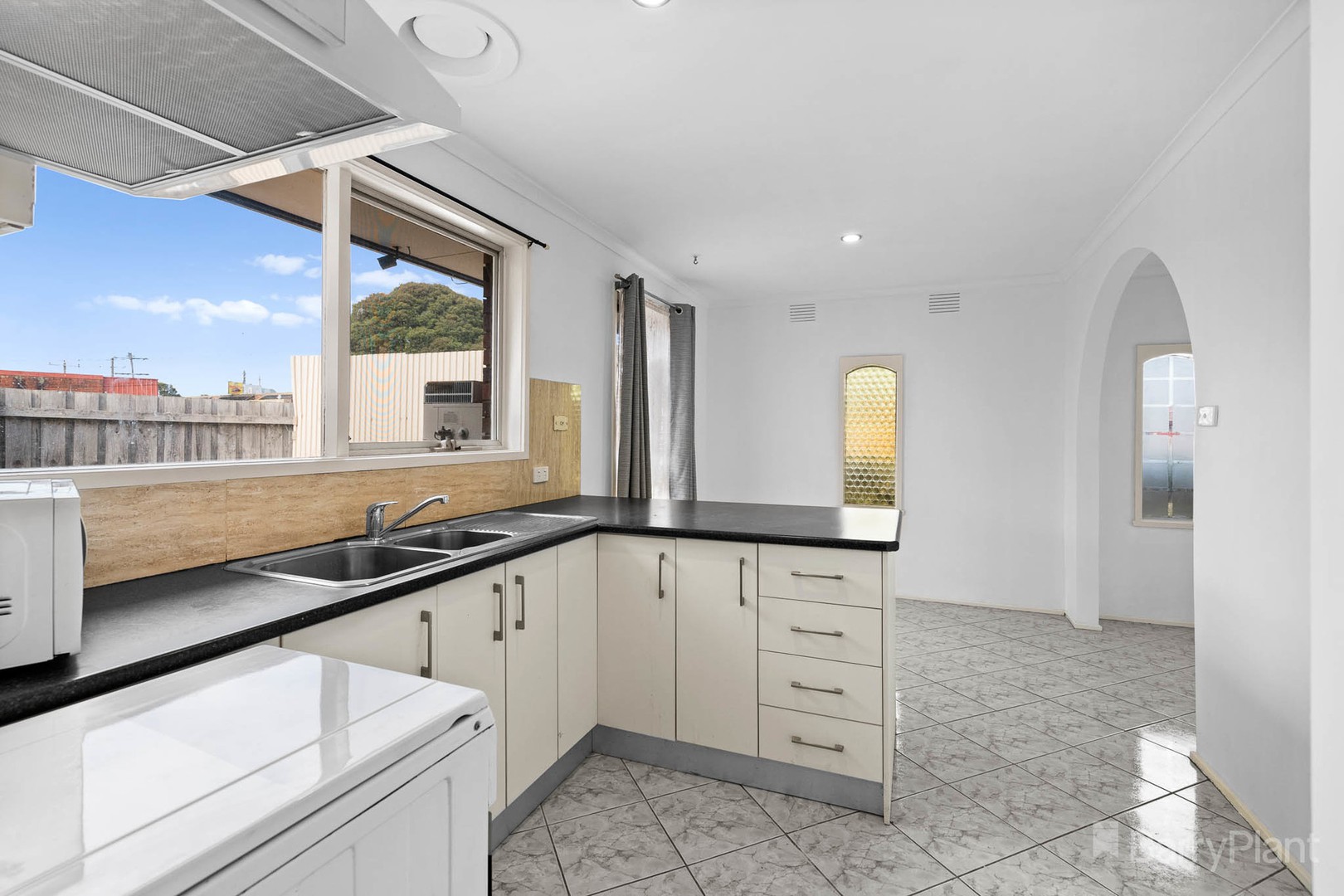 4 Valley Fair Drive, Narre Warren, VIC 3805 - Thumbnail 2 - 14/10/2022