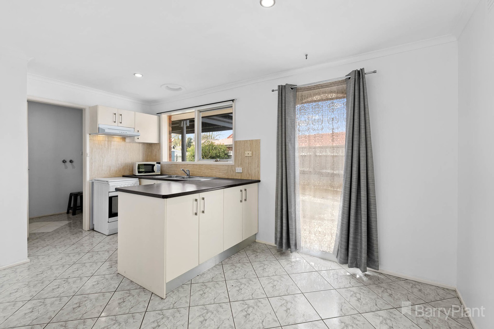 4 Valley Fair Drive, Narre Warren, VIC 3805, Narre Warren - Thumbnail 3