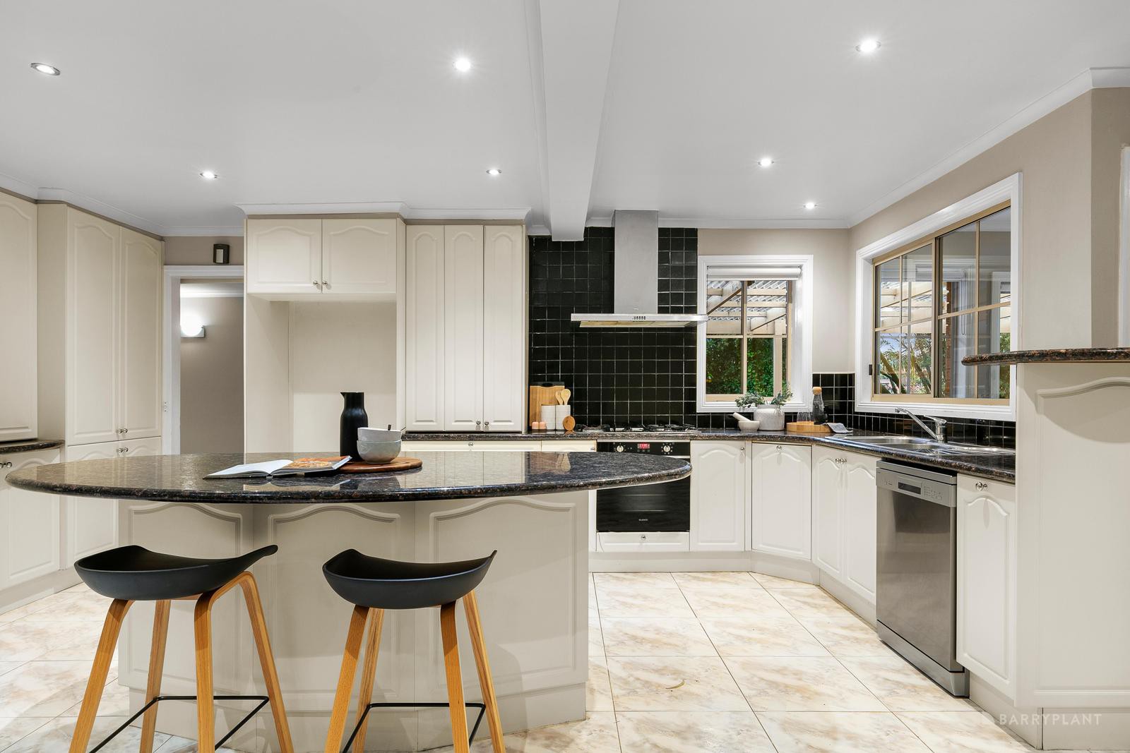 4 Vivienne Court, Doncaster East, VIC 3109, Doncaster East - Thumbnail 4