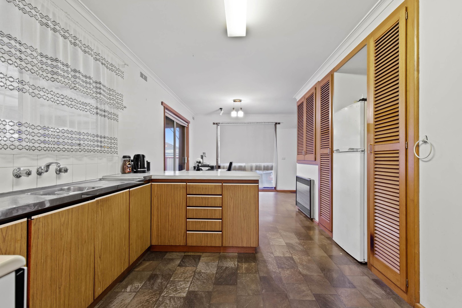 4 Waldemar Street, Wendouree, VIC 3355, Wendouree - Thumbnail 3