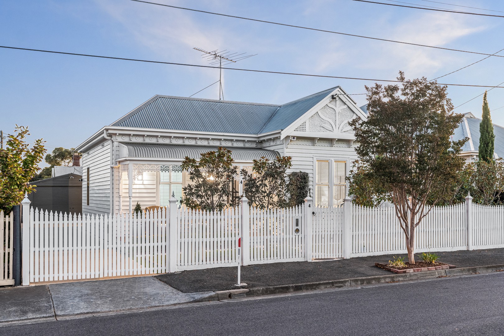 4 Walker Street, Rippleside, VIC 3215, Rippleside - Thumbnail 2