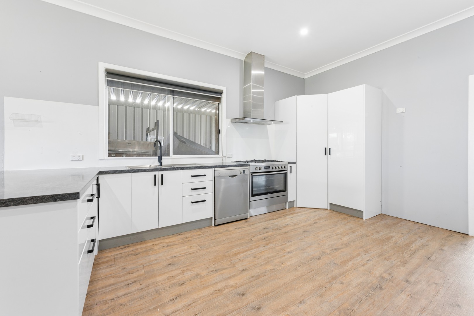 4 Waltham Avenue, Irymple, VIC 3498 - Thumbnail 2 - 29/07/2026