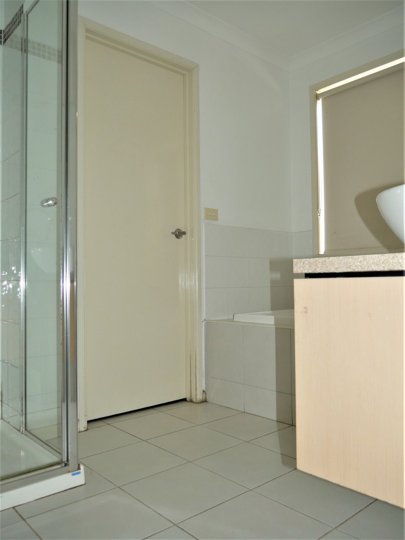 4 Wattle Bark Place, Melton, VIC 3337, Melton - Thumbnail 3