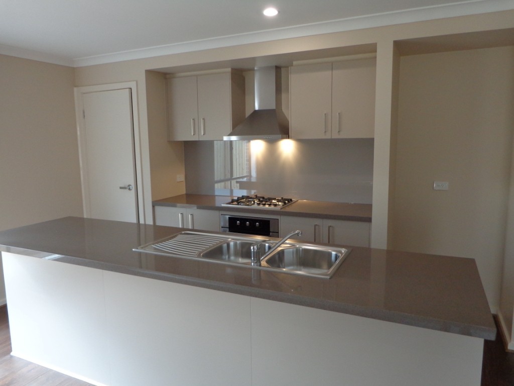 4 Wells Road, Point Cook, VIC 3030, Point Cook - Thumbnail 3