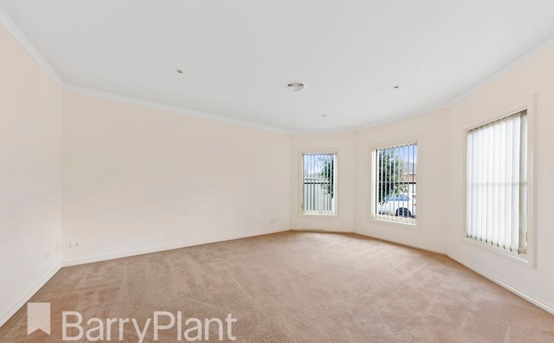 4 Willoughby Avenue, Caroline Springs, VIC 3023, Caroline Springs - Thumbnail 2