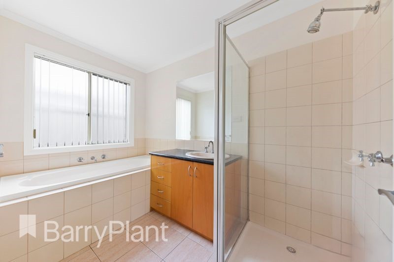 4 Willoughby Avenue, Caroline Springs, VIC 3023, Caroline Springs - Thumbnail 6