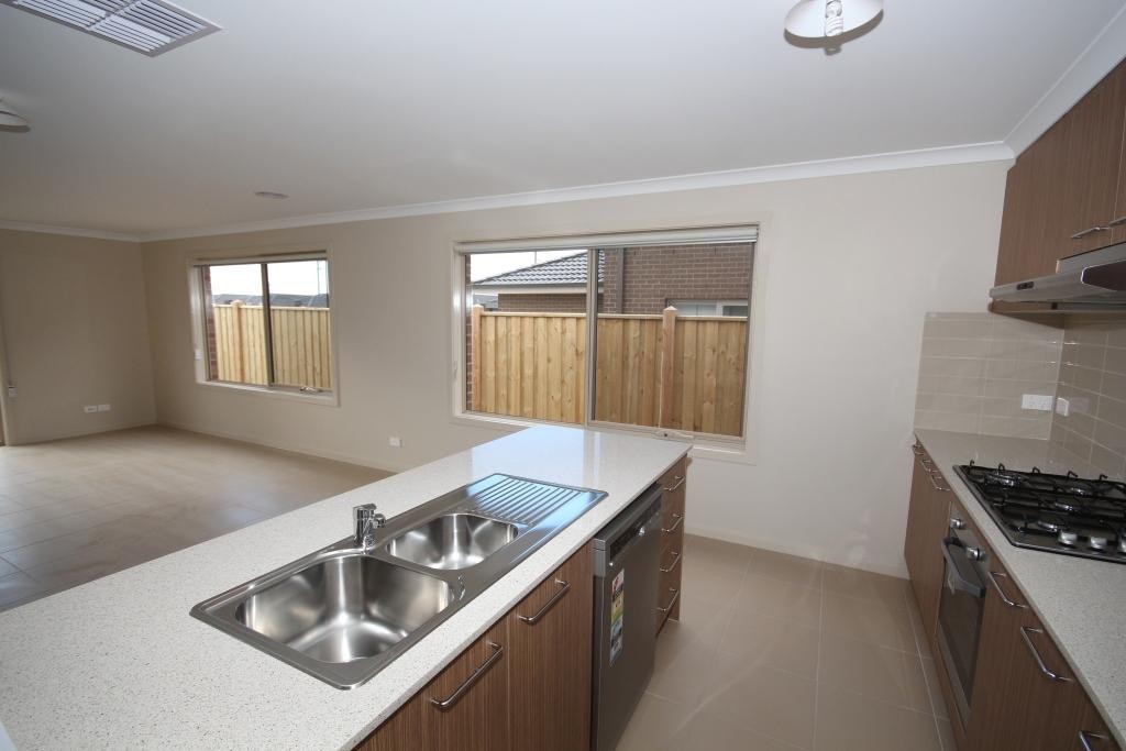 4 Wurrook Circuit, North Geelong, VIC 3215, North Geelong - Thumbnail 2
