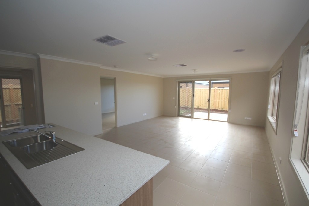 4 Wurrook Circuit, North Geelong, VIC 3215, North Geelong - Thumbnail 3