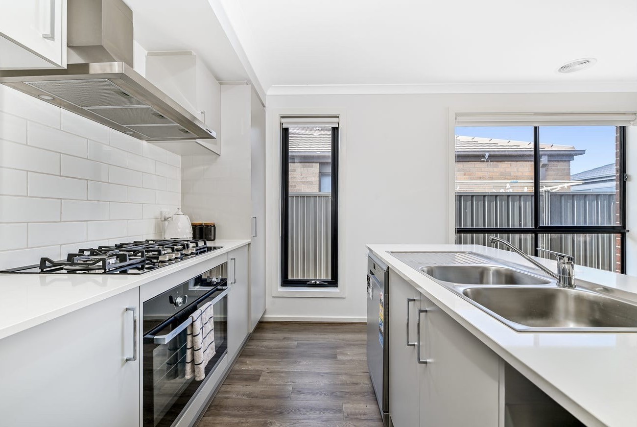 4 Yarrow Street, Cobblebank, VIC 3338 - Thumbnail 2 - 10/07/2025