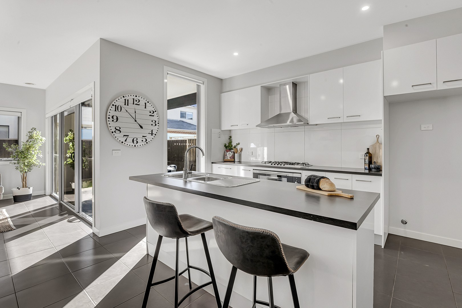 40 Clarendon Avenue, Craigieburn, VIC 3064, Craigieburn - Thumbnail 3