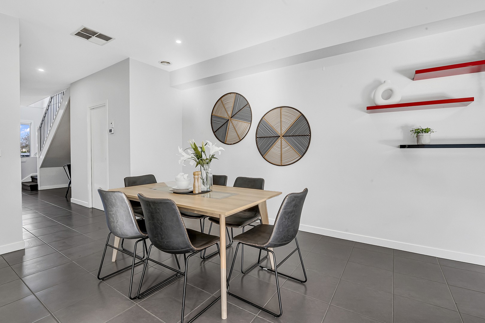 40 Clarendon Avenue, Craigieburn, VIC 3064, Craigieburn - Thumbnail 4