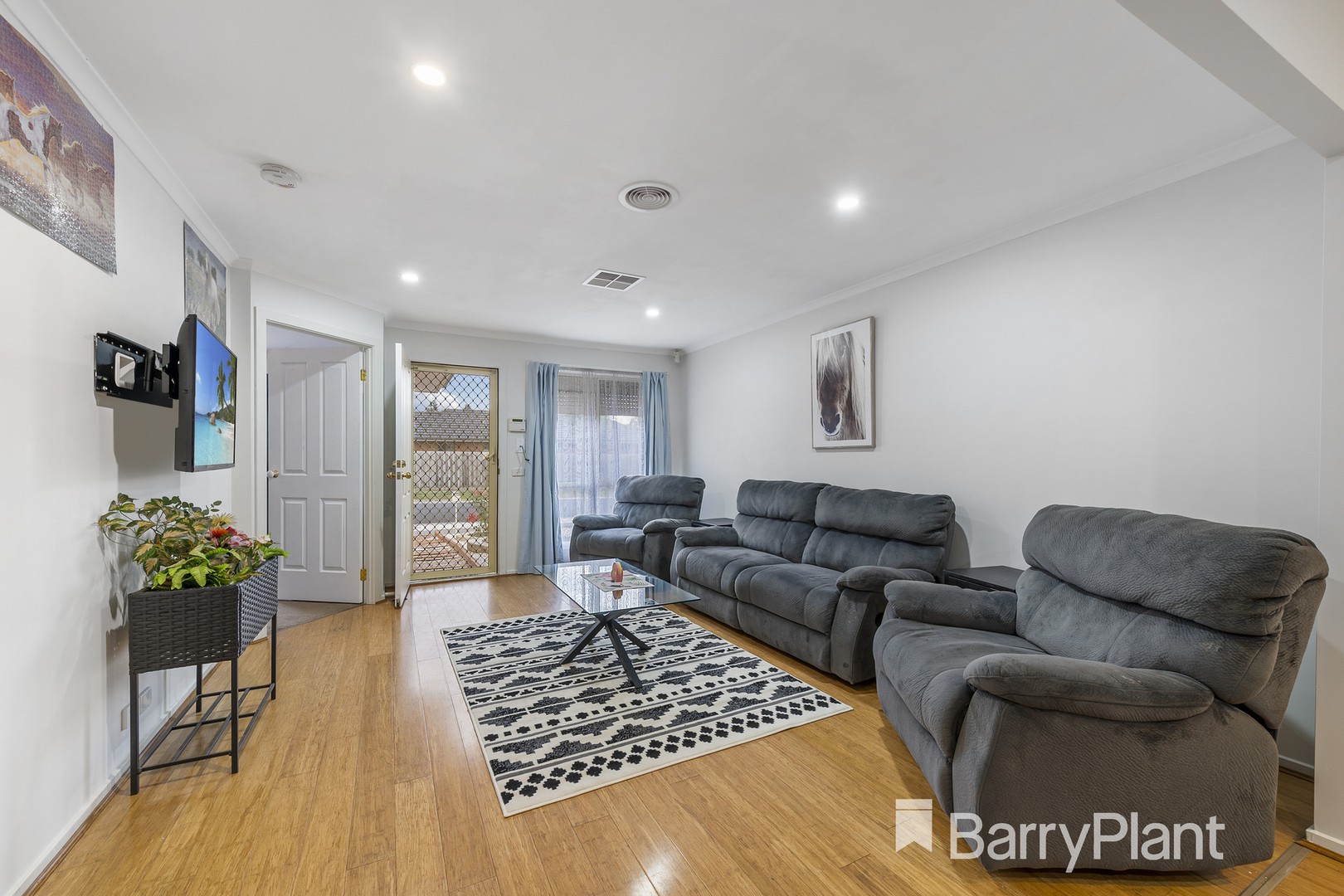 40 Halladale Avenue, Wyndham Vale, VIC 3024 - Thumbnail 2 - 10/01/2022