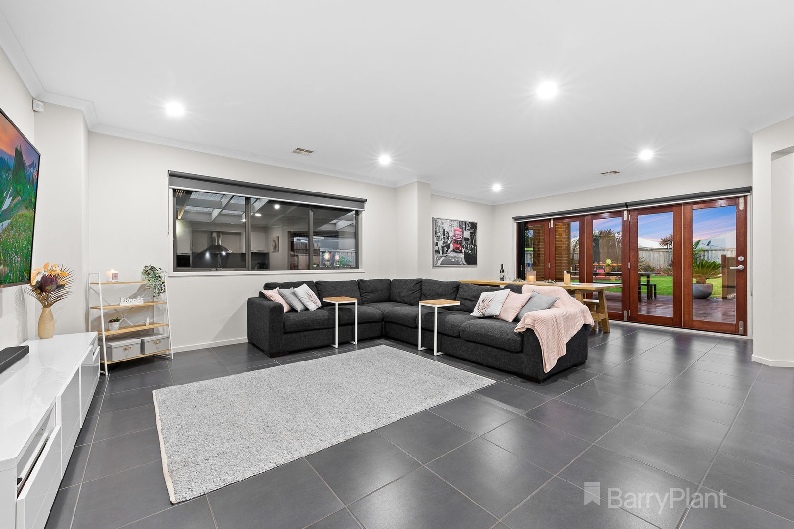 40 Hull Crescent, Pakenham, VIC 3810, Pakenham - Thumbnail 4