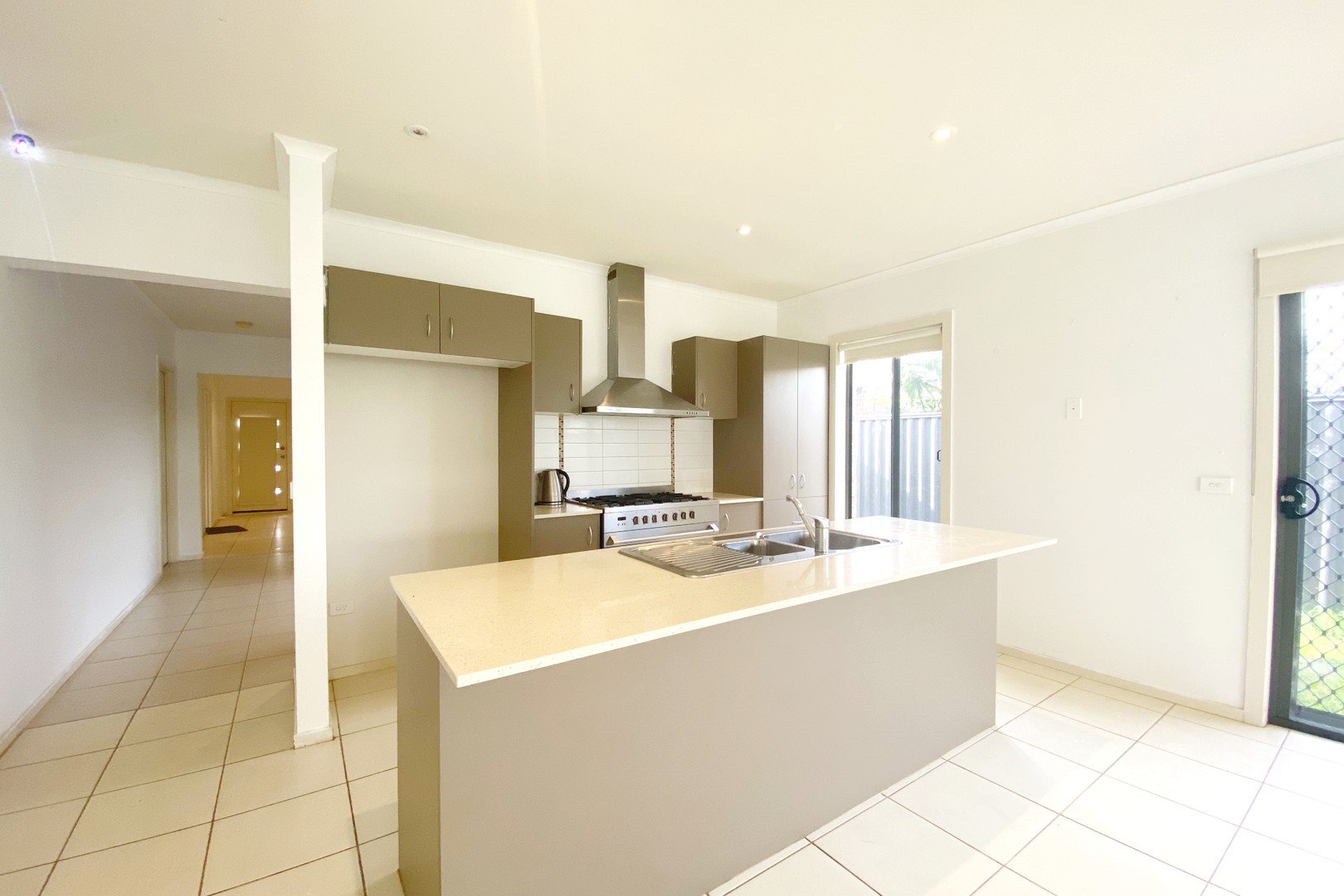 40 Pomegranate Way, Pakenham, VIC 3810, Pakenham - Thumbnail 3