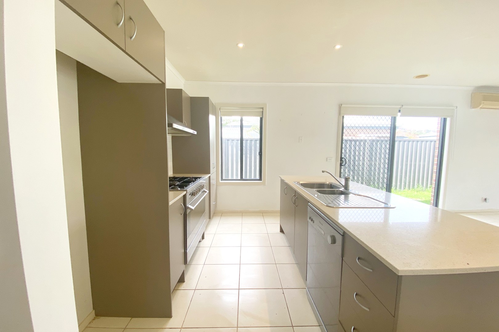 40 Pomegranate Way, Pakenham, VIC 3810, Pakenham - Thumbnail 4