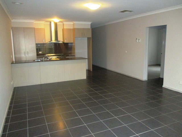 40 Regal Road, Point Cook, VIC 3030 - Thumbnail 2 - 28/04/2026