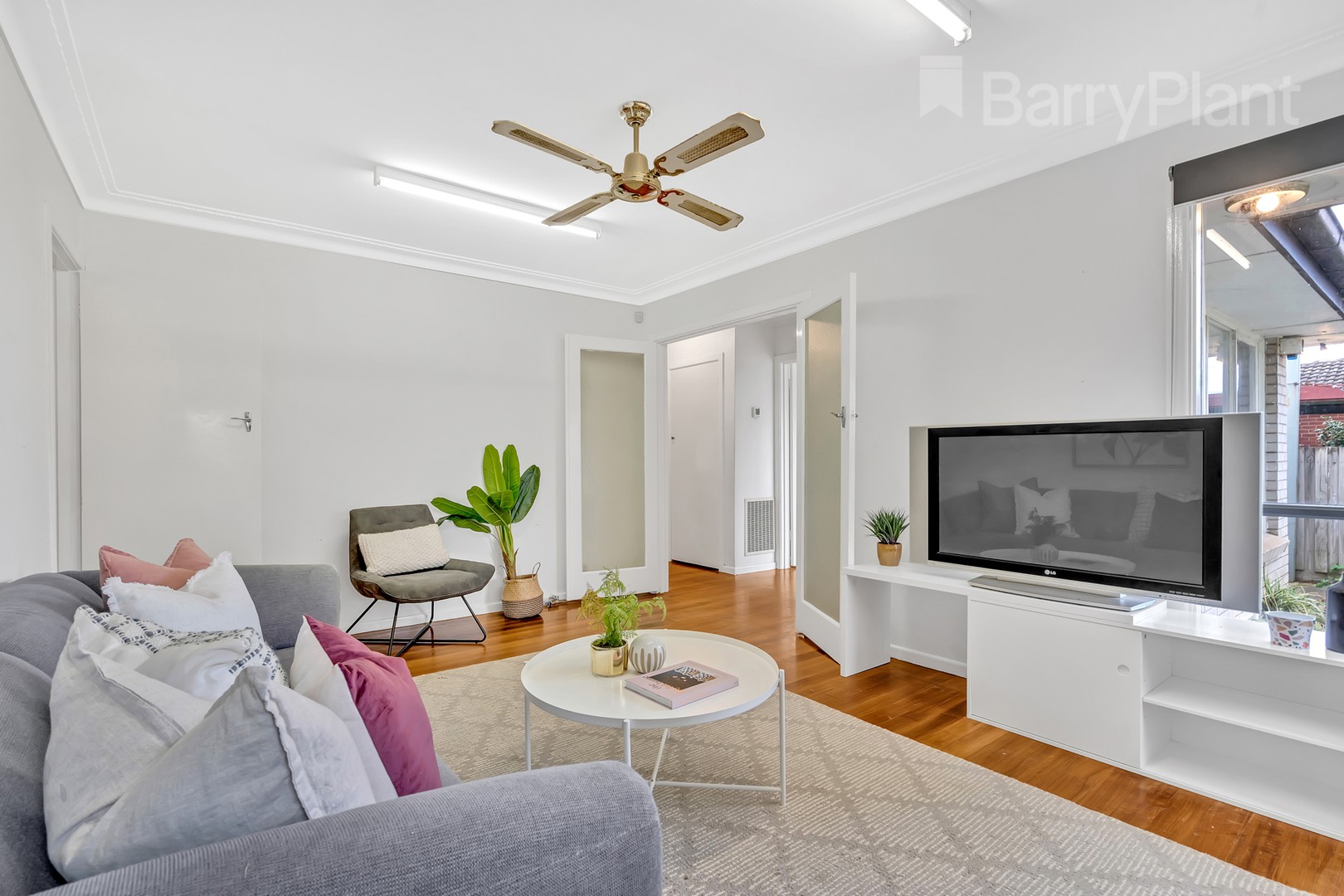 40 Robins Avenue, Reservoir, VIC 3073, Reservoir - Thumbnail 2
