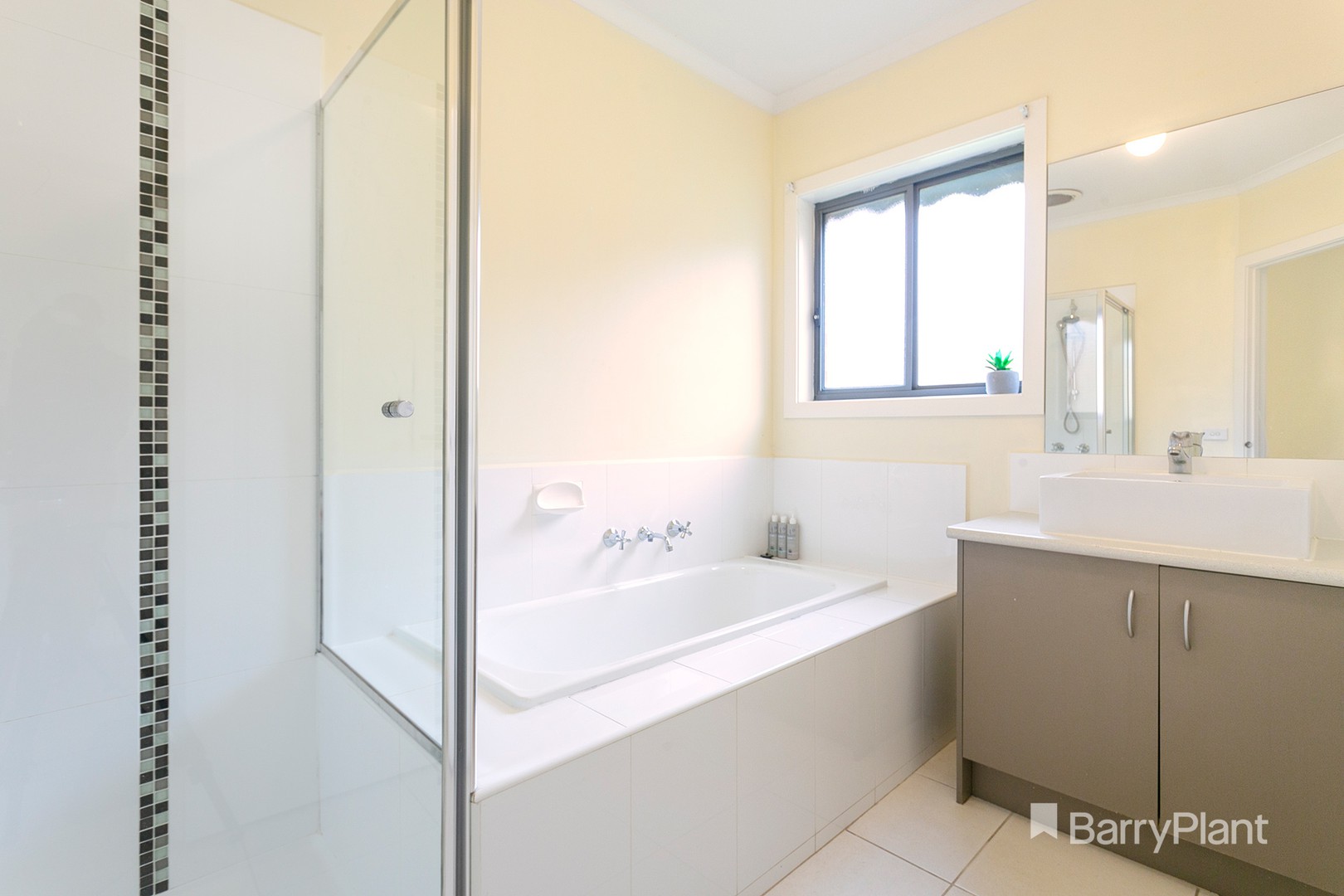 40 Sandalwood Drive, Pakenham, VIC 3810, Pakenham - Thumbnail 5