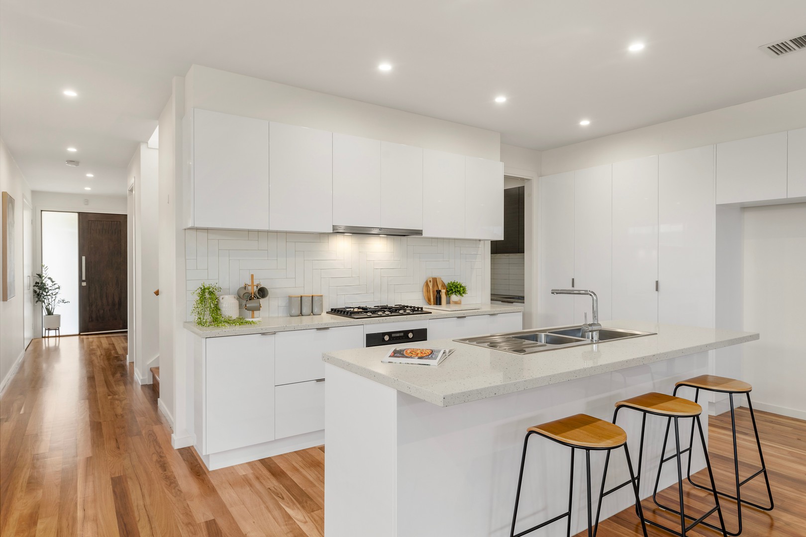 40 Vista Drive, Keilor East, VIC 3033 - Thumbnail 2 - 11/07/2025