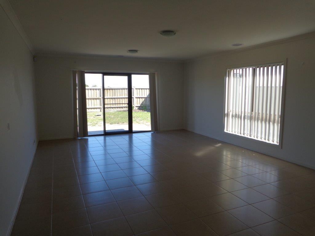 40 Warunda Parade, Point Cook, VIC 3030, Point Cook - Thumbnail 3