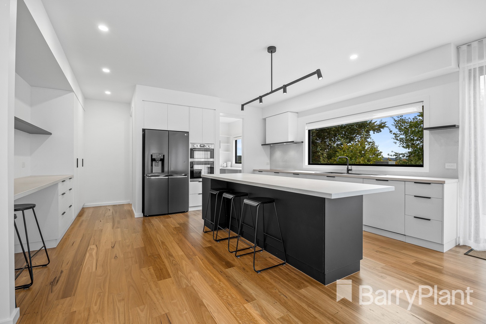 402 Sherrard Street, Black Hill, VIC 3350, Black Hill - Thumbnail 2
