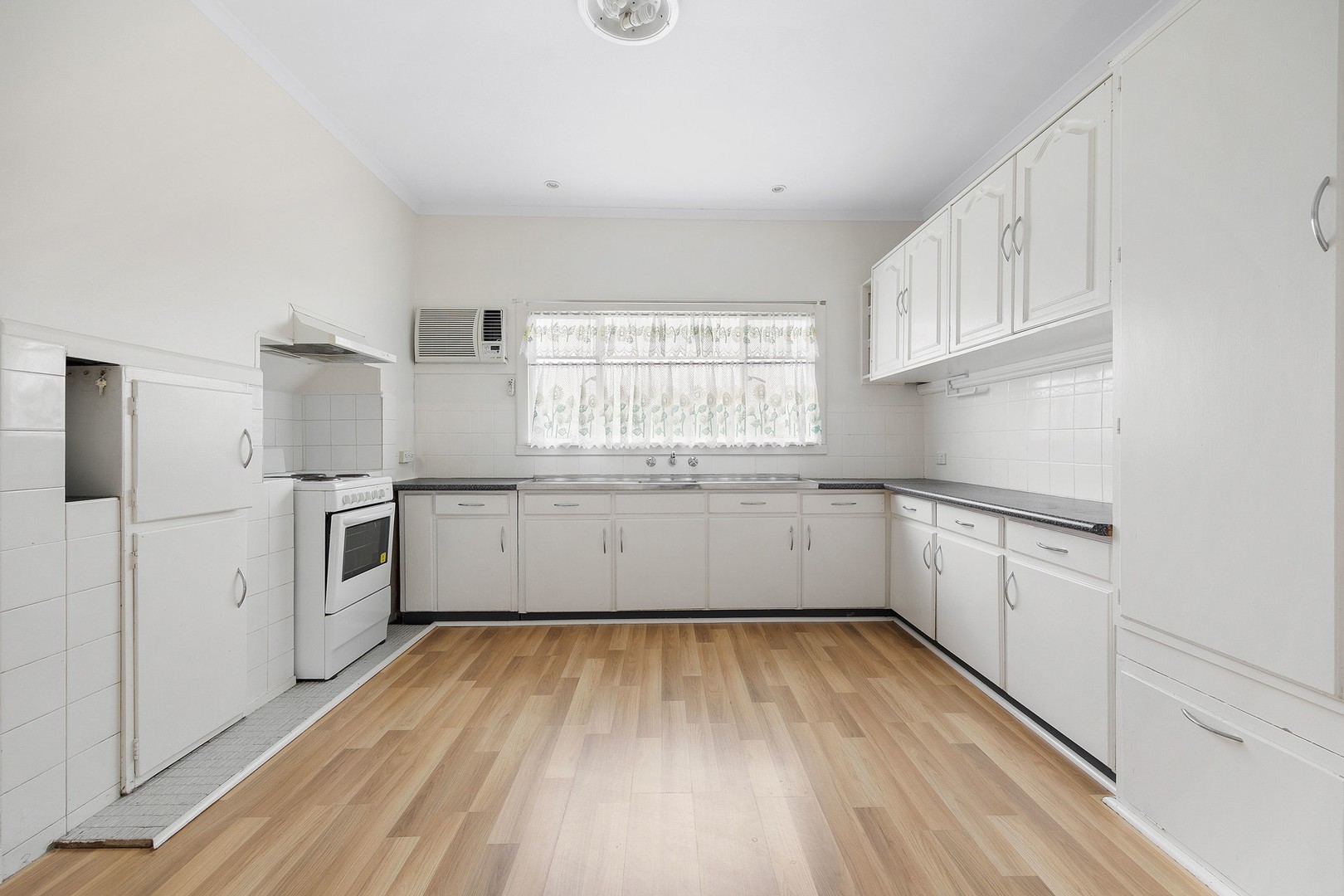 403 Clayton Street, Canadian, VIC 3350, Canadian - Thumbnail 2