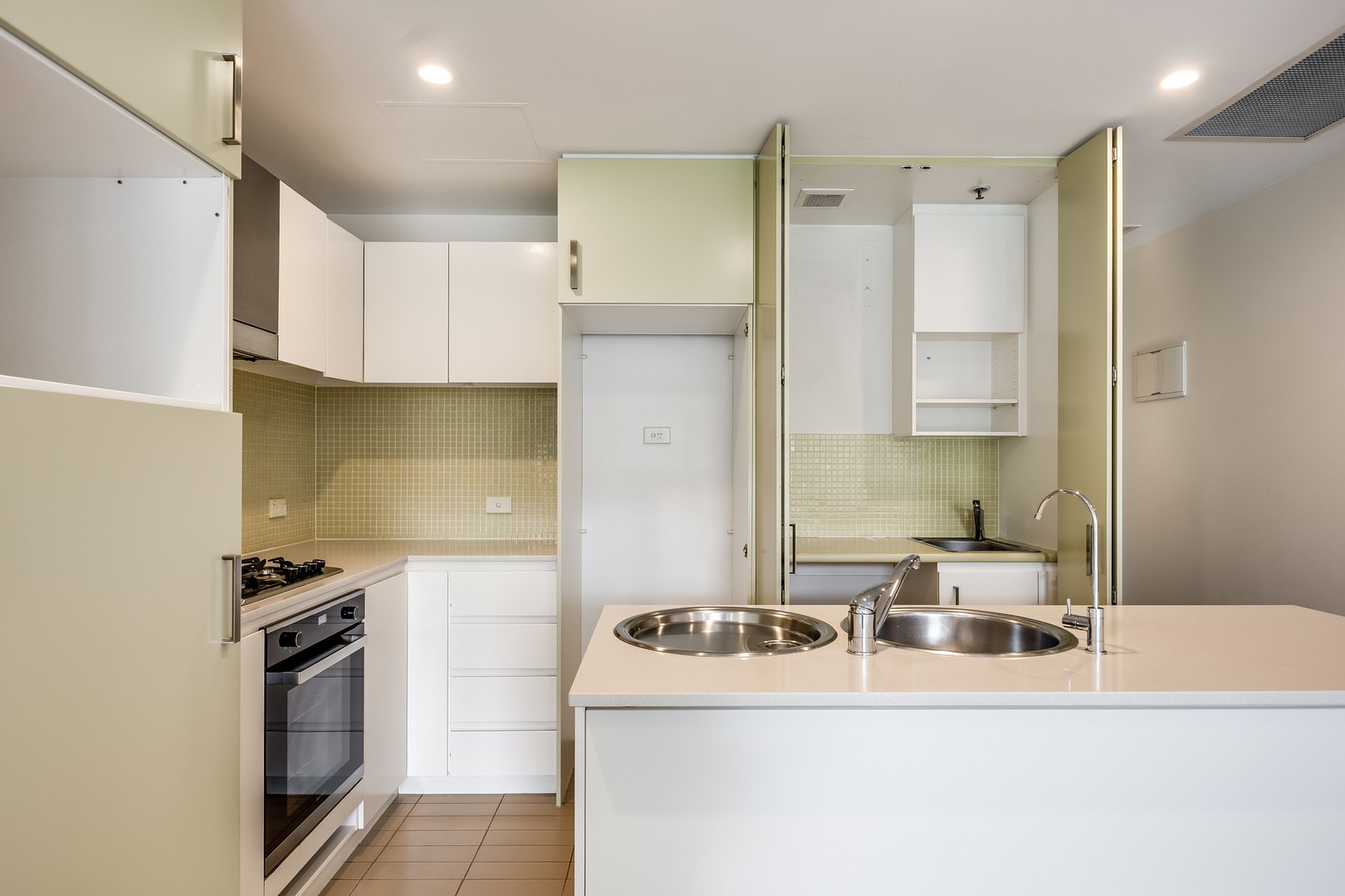 404/25 Colley TerraceGlenelg, SA 5045  - Leased, Glenelg - Thumbnail 2