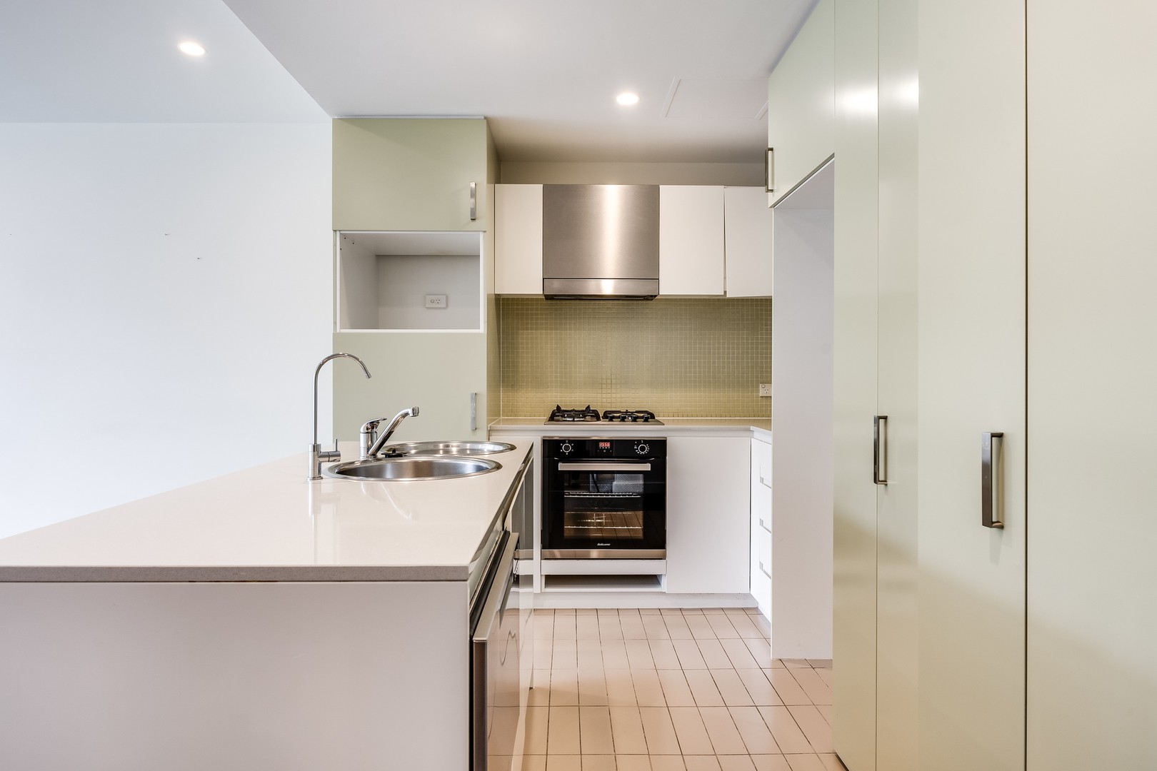 404/25 Colley TerraceGlenelg, SA 5045  - Leased, Glenelg - Thumbnail 3