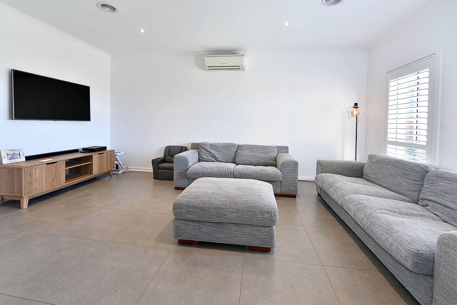 41 Balerno  Circle, Gowanbrae, VIC 3043, Gowanbrae - Thumbnail 2