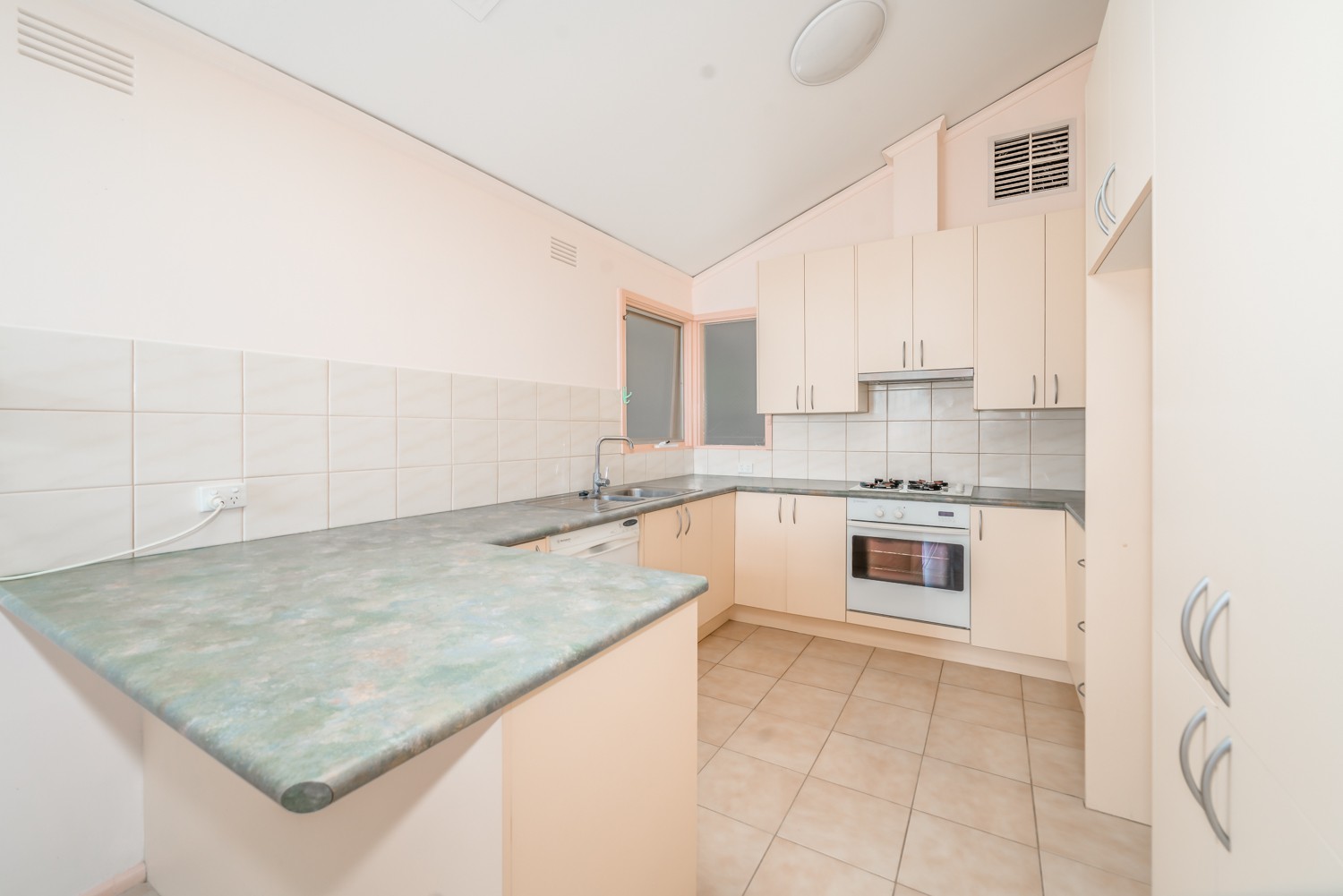 41 Denis Street, Mitcham, VIC 3132, Mitcham - Thumbnail 3